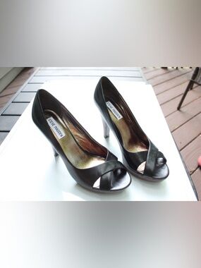Steve Madden Prowl peep toe pumps